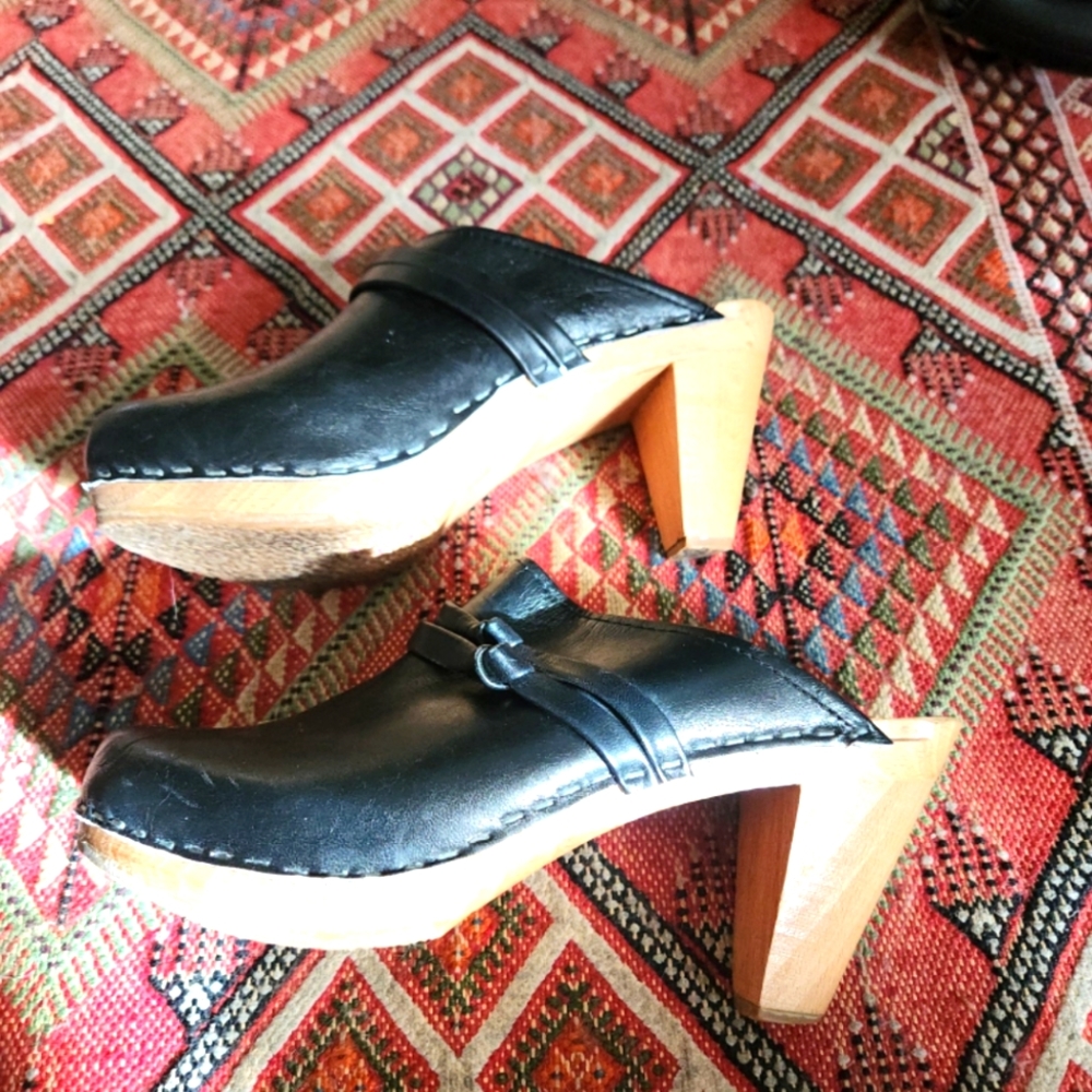 Swedish leather clogs size 38 (7.5)